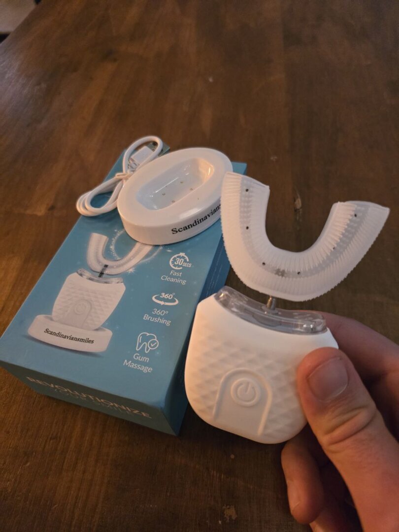 TEETH WHITENING BRUSH